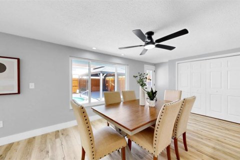 Casa en alquiler en Tarpon Springs, Florida, 5 dormitorios, 242.85 m2 № 1909813 - foto 4