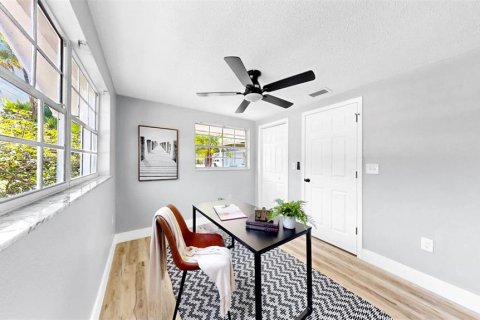 Casa en alquiler en Tarpon Springs, Florida, 5 dormitorios, 242.85 m2 № 1909813 - foto 11