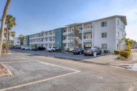 Condo in Bradenton, Florida, 1 bedroom  № 1802908 - photo 2