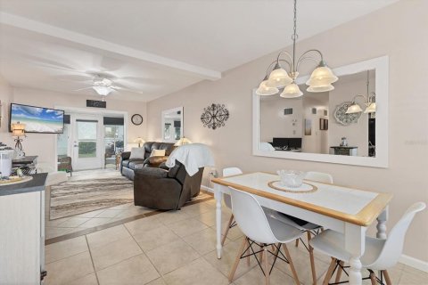 Condo in Bradenton, Florida, 1 bedroom  № 1802908 - photo 16