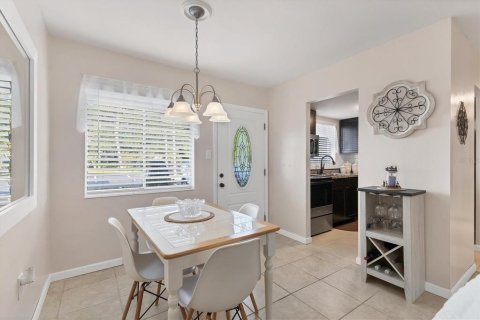 Condo in Bradenton, Florida, 1 bedroom  № 1802908 - photo 15