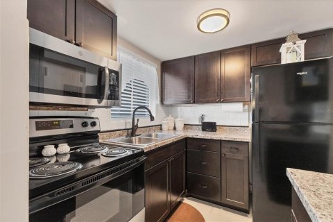 Condo in Bradenton, Florida, 1 bedroom  № 1802908 - photo 11