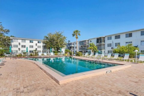 Condo in Bradenton, Florida, 1 bedroom  № 1802908 - photo 27
