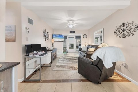 Condo in Bradenton, Florida, 1 bedroom  № 1802908 - photo 6