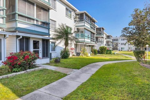 Condo in Bradenton, Florida, 1 bedroom  № 1802908 - photo 24