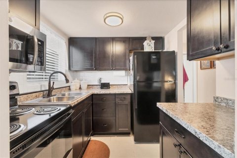 Condo in Bradenton, Florida, 1 bedroom  № 1802908 - photo 9