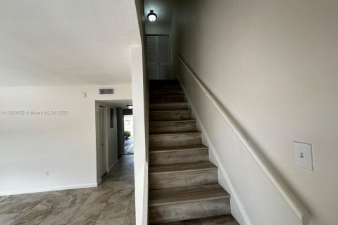 Adosado en venta en Hialeah, Florida, 3 dormitorios, 132.66 m2 № 1975190 - foto 10