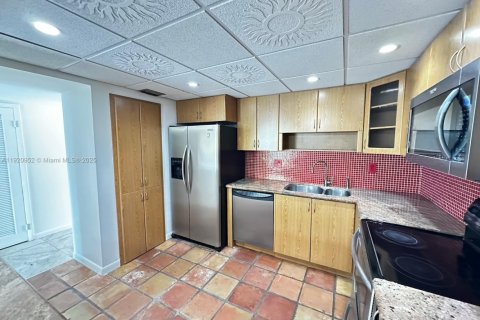 Adosado en venta en Hialeah, Florida, 3 dormitorios, 132.66 m2 № 1975190 - foto 26