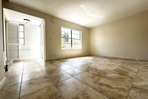 Adosado en venta en Hialeah, Florida, 3 dormitorios, 132.66 m2 № 1975190 - foto 8