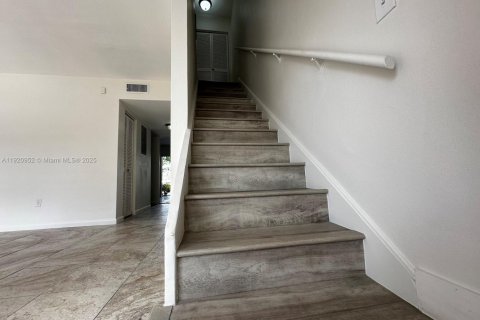 Adosado en venta en Hialeah, Florida, 3 dormitorios, 132.66 m2 № 1975190 - foto 11