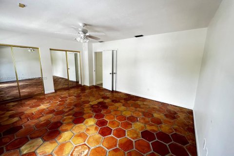 Adosado en venta en Hialeah, Florida, 3 dormitorios, 132.66 m2 № 1975190 - foto 19