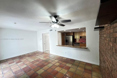 Adosado en venta en Hialeah, Florida, 3 dormitorios, 132.66 m2 № 1975190 - foto 29