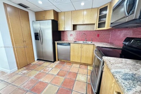 Adosado en venta en Hialeah, Florida, 3 dormitorios, 132.66 m2 № 1975190 - foto 27