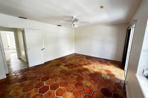 Adosado en venta en Hialeah, Florida, 3 dormitorios, 132.66 m2 № 1975190 - foto 20