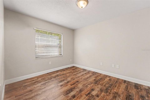 House in New Port Richey, Florida 3 bedrooms, 131.74 sq.m. № 2388519 - photo 15