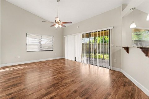 House in New Port Richey, Florida 3 bedrooms, 131.74 sq.m. № 2388519 - photo 5
