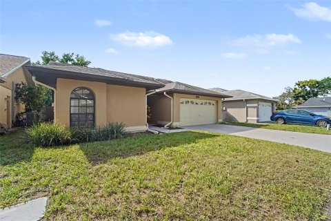 House in New Port Richey, Florida 3 bedrooms, 131.74 sq.m. № 2388519 - photo 2