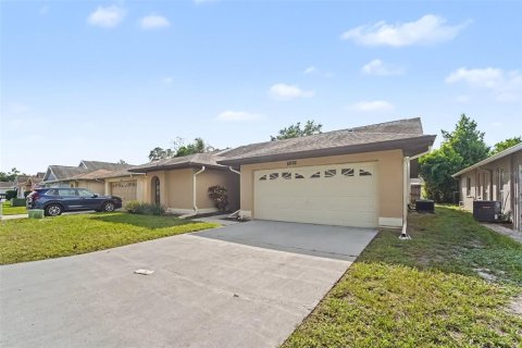 House in New Port Richey, Florida 3 bedrooms, 131.74 sq.m. № 2388519 - photo 3