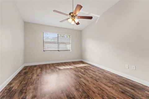 House in New Port Richey, Florida 3 bedrooms, 131.74 sq.m. № 2388519 - photo 8