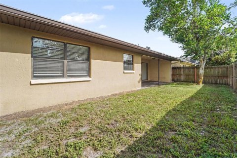 House in New Port Richey, Florida 3 bedrooms, 131.74 sq.m. № 2388519 - photo 14