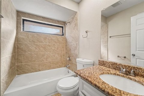 House in New Port Richey, Florida 3 bedrooms, 131.74 sq.m. № 2388519 - photo 12