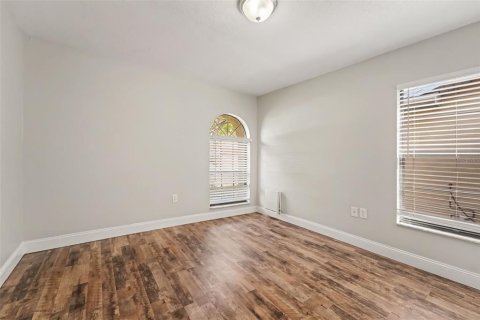 House in New Port Richey, Florida 3 bedrooms, 131.74 sq.m. № 2388519 - photo 10