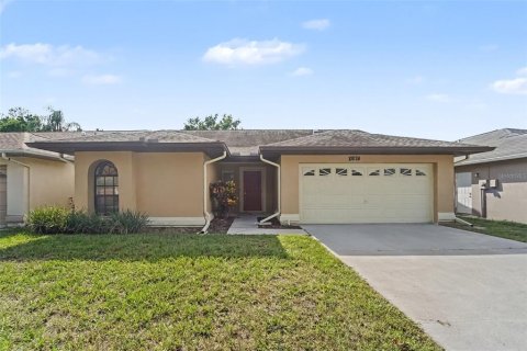 House in New Port Richey, Florida 3 bedrooms, 131.74 sq.m. № 2388519