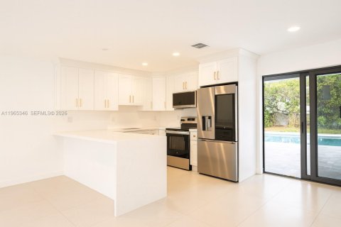 Снять в аренду виллу или дом в Дания-Бич, Флорида 2 спальни, 89.19м2, № 2026951 - фото 3