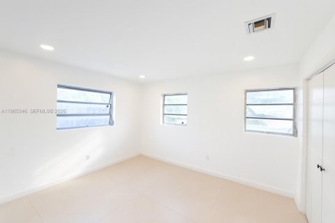 Снять в аренду виллу или дом в Дания-Бич, Флорида 2 спальни, 89.19м2, № 2026951 - фото 8