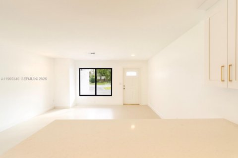 Снять в аренду виллу или дом в Дания-Бич, Флорида 2 спальни, 89.19м2, № 2026951 - фото 10