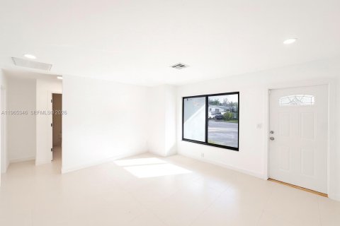 Дом в Дания-Бич, Флорида 2 спальни, 89.19м2 № 2026951