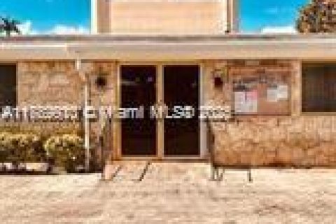 Condo in Hallandale Beach, Florida, 1 bedroom  № 1697257 - photo 6