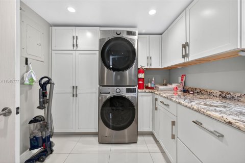 Снять в аренду виллу или дом в Холливуд, Флорида 3 спальни, 96.9м2, № 2005544 - фото 7