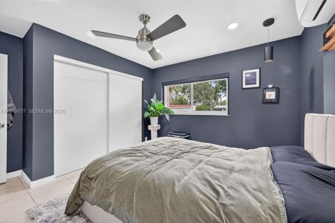 Снять в аренду виллу или дом в Холливуд, Флорида 3 спальни, 96.9м2, № 2005544 - фото 1