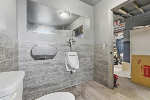 Commercial property in Orlando, Florida 671.13 sq.m. № 2155946 - photo 11