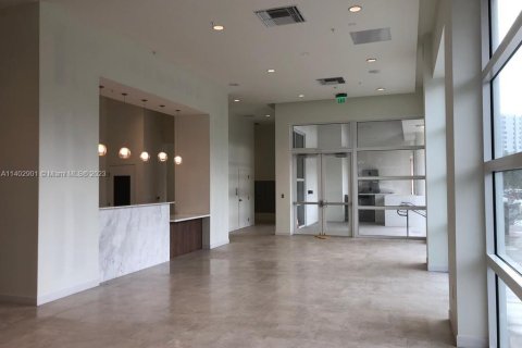 House in Miami, Florida 2 bedrooms, 88.63 sq.m. № 1935073 - photo 22