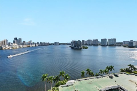 Condominio en alquiler en Aventura, Florida, 2 dormitorios, 126.44 m2 № 1938845 - foto 3