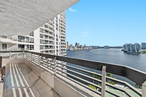 Condominio en alquiler en Aventura, Florida, 2 dormitorios, 126.44 m2 № 1938845 - foto 11