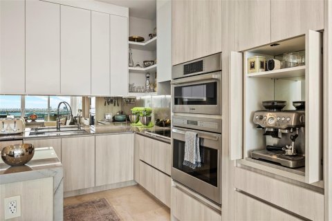 Condominio en venta en Miami, Florida, 2 dormitorios, 155.43 m2 № 2029795 - foto 13