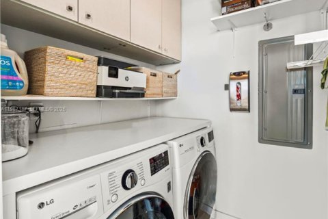 Condominio en venta en Miami, Florida, 2 dormitorios, 155.43 m2 № 2029795 - foto 27