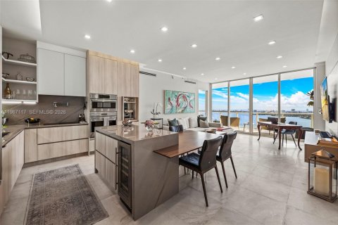 Condominio en Miami, Florida, 2 dormitorios  № 2029795