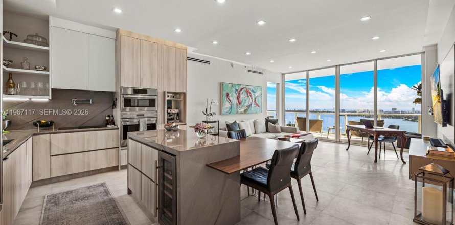 Condominio en Miami, Florida, 2 dormitorios  № 2029795