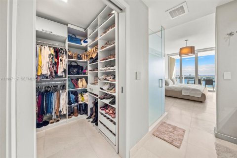 Condominio en venta en Miami, Florida, 2 dormitorios, 155.43 m2 № 2029795 - foto 19