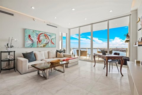 Condominio en venta en Miami, Florida, 2 dormitorios, 155.43 m2 № 2029795 - foto 2