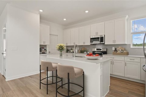 Casa en venta en Kissimmee, Florida, 5 dormitorios, 280.01 m2 № 1905337 - foto 3