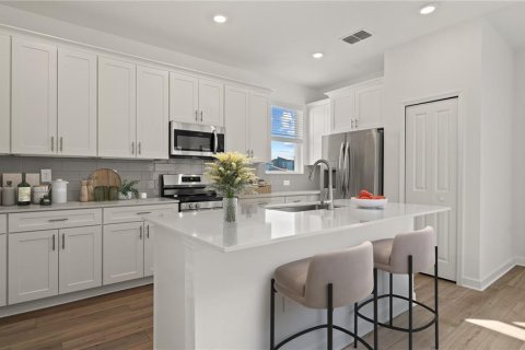Casa en venta en Kissimmee, Florida, 5 dormitorios, 280.01 m2 № 1905337 - foto 4