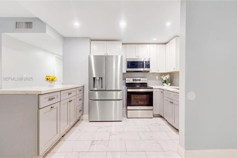 Condominio en venta en Hialeah, Florida, 2 dormitorios, 87.14 m2 № 1986045 - foto 3