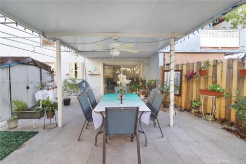 Condominio en venta en Hialeah, Florida, 2 dormitorios, 87.14 m2 № 1986045 - foto 18