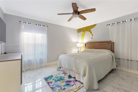 Condominio en venta en Hialeah, Florida, 2 dormitorios, 87.14 m2 № 1986045 - foto 12