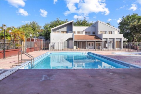 Condominio en venta en Hialeah, Florida, 2 dormitorios, 87.14 m2 № 1986045 - foto 24